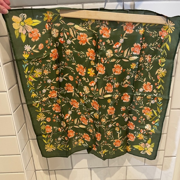 Vismaya 100% Silk Scarf - Green Floral - Picture 1 of 3